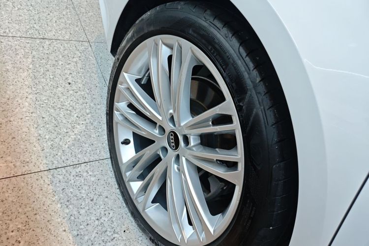 奥迪A7L 2022款 55 TFSI quattro S-line 志远型流晶套装车身外观6008