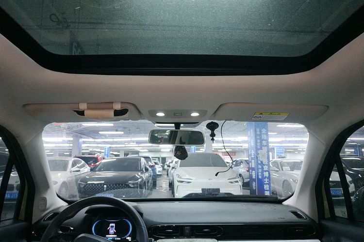 零跑汽车 零跑T03 2022款 耀金版中控内饰22