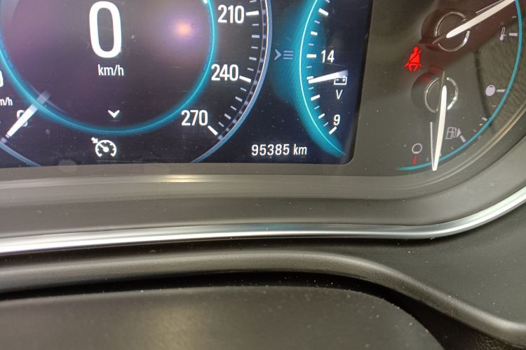 别克 君威 2015款 1.6T 精英技术型中控内饰15