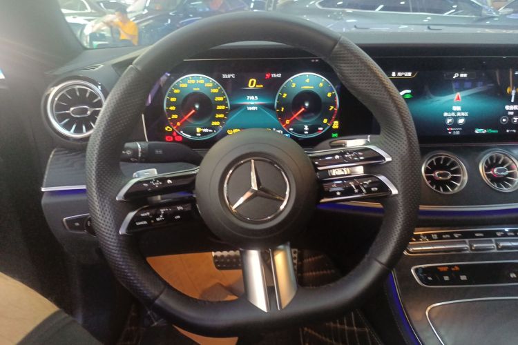 奔驰E级(进口) 2023款 改款 E 300 轿跑车中控内饰13