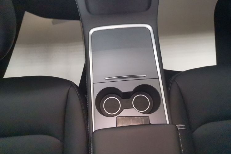 特斯拉 Model Y 2021款 长续航全轮驱动版 3D7中控内饰18