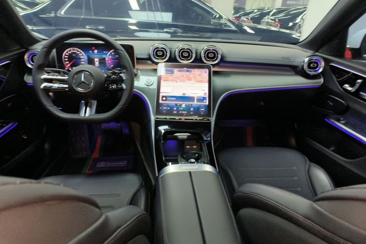 奔驰C级 2022款 C 260 L 运动版中控内饰12