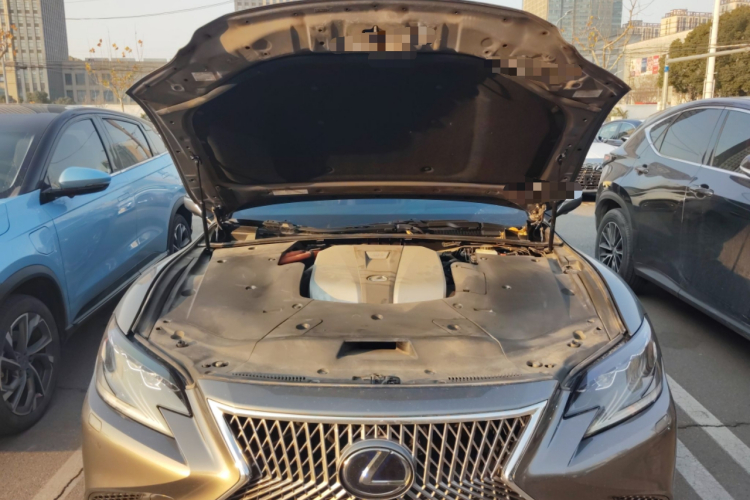 雷克萨斯LS 2020款 500h 豪华版 国VI机舱底盘24