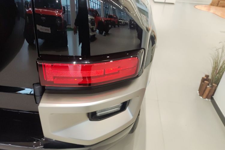 坦克700新能源 2024款 Hi4-T 极境版车身外观9