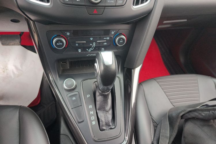 福特 福克斯 2018款 三厢经典 EcoBoost 180 自动精英型中控内饰18