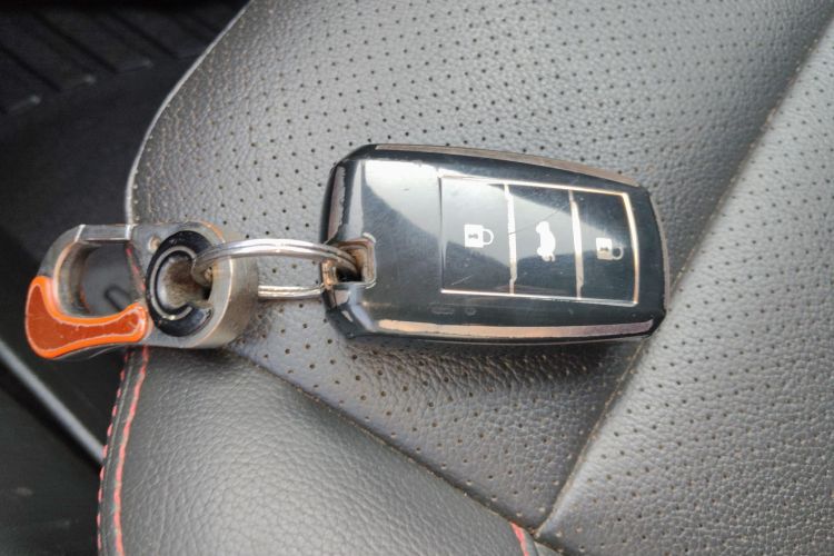 长安CS75 2014款 1.8T 自动精英型 国IV中控内饰7001