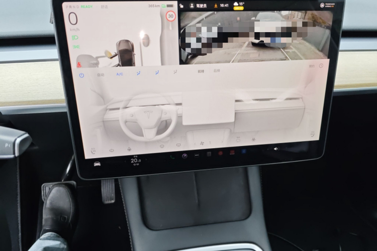 特斯拉 Model Y 2022款 后轮驱动版中控内饰16