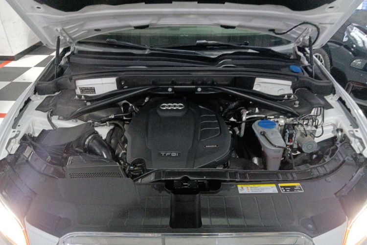 奥迪Q5 2018款 典藏版 40 TFSI 技术型机舱底盘24