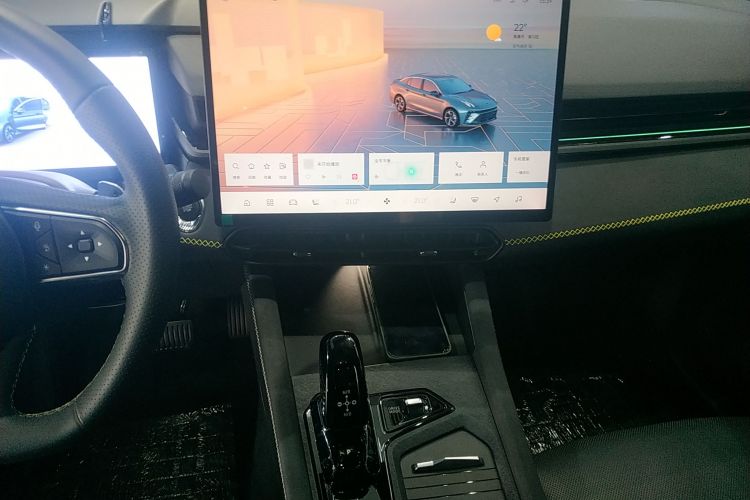 领克03 2025款 1.5TD DCT冠军版Pro中控内饰16