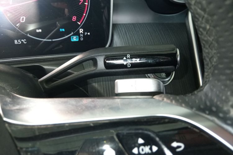 奔驰C级 2023款 C 260 L 运动版中控内饰18