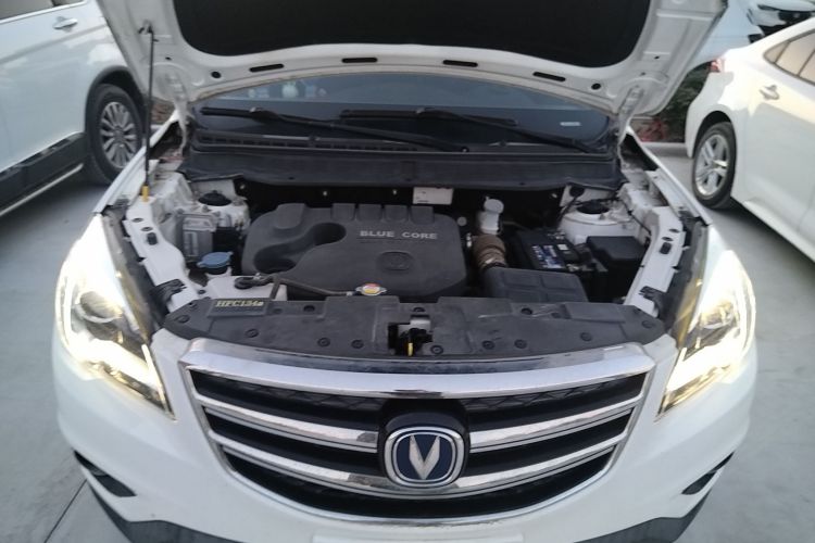 长安CS35 2017款 1.6L 手动豪华型机舱底盘24