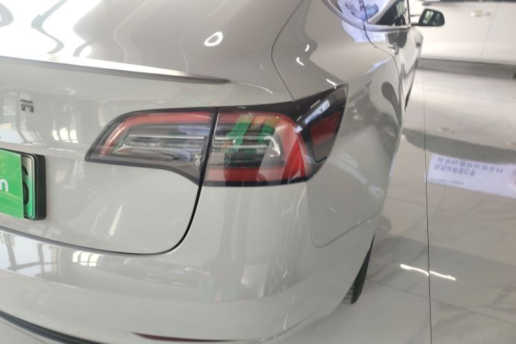 特斯拉 Model 3 2022款 Performance高性能全轮驱动版车身外观9