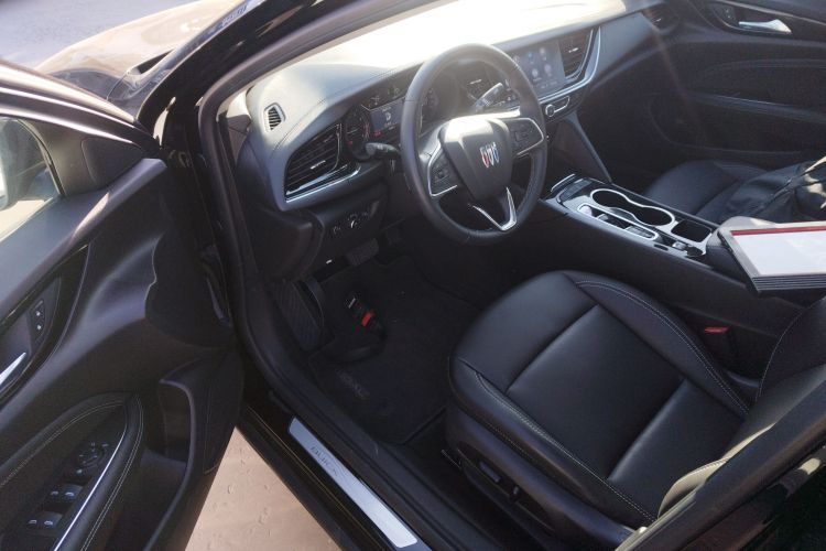 别克 君威 2024款 25T 超享版中控内饰20