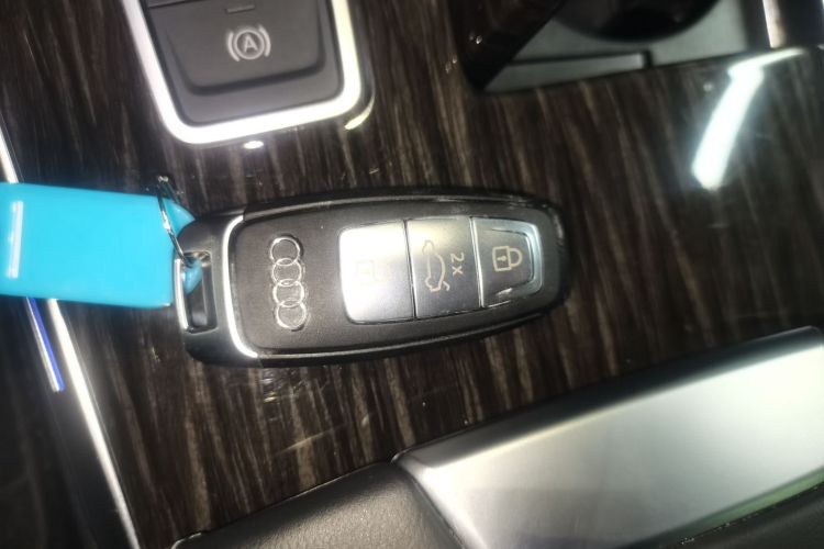 奥迪A6L 2021款 40 TFSI 豪华动感型中控内饰7001