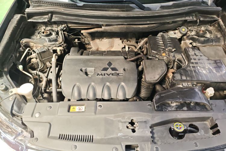 三菱 欧蓝德 2016款 2.4L 四驱豪华版 7座局部细节24