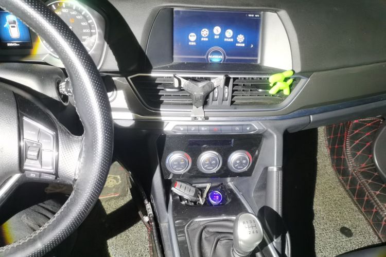 哈弗H6 2019款 运动版 1.5T 手动两驱精英型 国VI中控内饰16