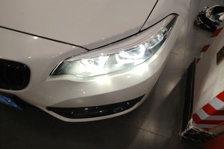 宝马2系(进口) 2019款 225i 敞篷轿跑车 运动设计套装局部细节36