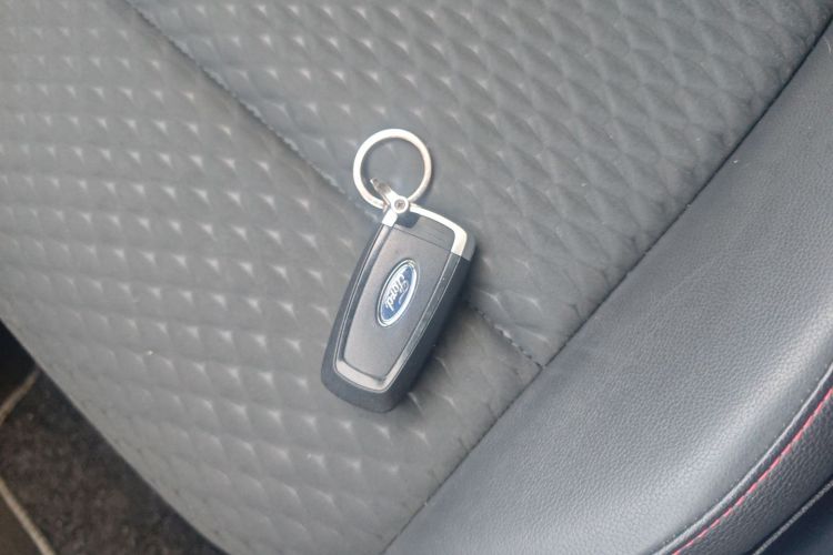 福特 福克斯 2020款 三厢 EcoBoost 180 自动ST Line中控内饰11