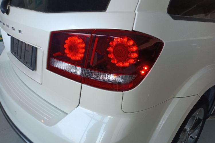 道奇 酷威 2016款 2.4L 两驱旅行版车身外观9