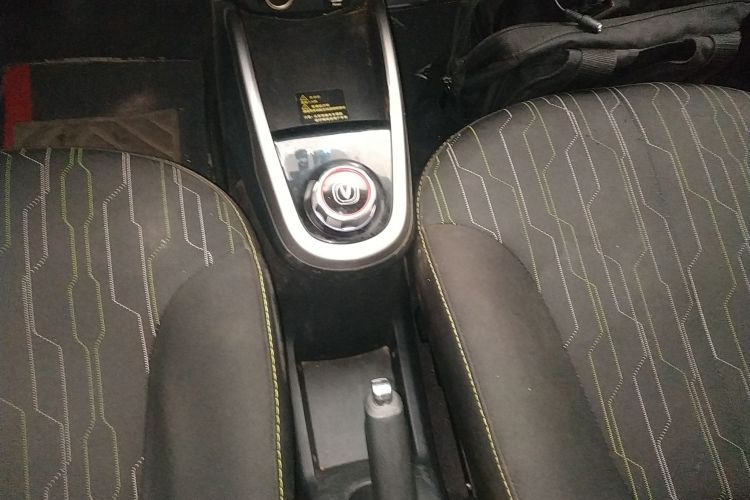 长安欧尚 奔奔E-Star 2021款 国民版 心悦版 磷酸铁锂（31.86kWh）局部细节18