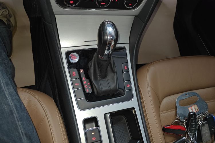 大众 帕萨特 2015款 1.8TSI DSG御尊版中控内饰18