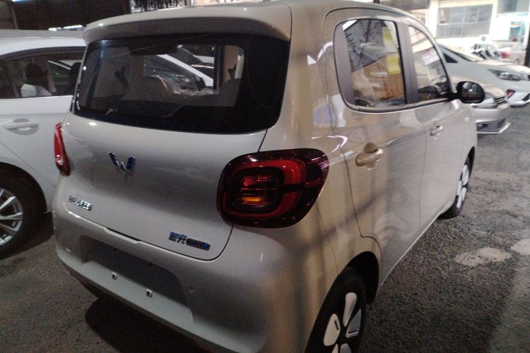 五菱汽车 宏光MINIEV 2025款 四门版 臻享款车身外观7