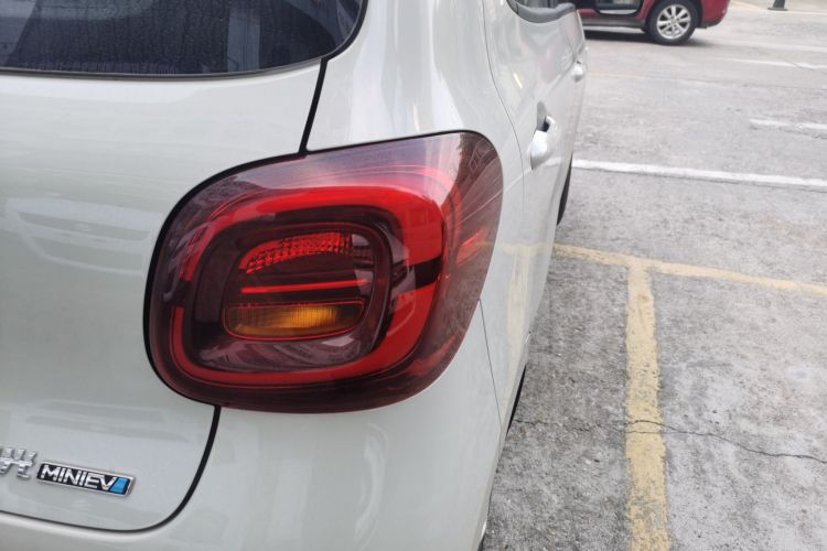 五菱汽车 宏光MINIEV 2024款 第三代 215km 进阶版车身外观9