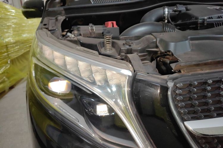 奔驰V级 2020款 V 260 L 长轴距豪华版车身外观8