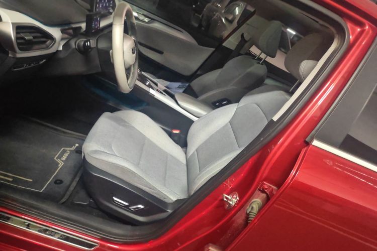 吉利几何A 2019款 高维标准续航幂方版中控内饰19