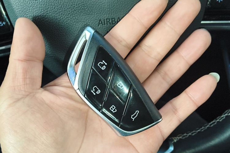 上汽大通MAXUS 大通G90 2022款 2.0T 星际七座版中控内饰11