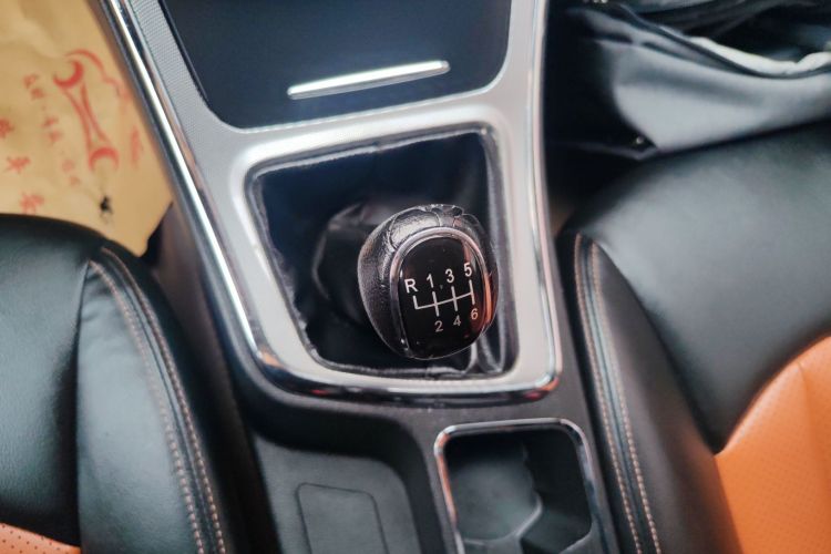 宝骏560 2016款 1.8L 手动精英型中控内饰18