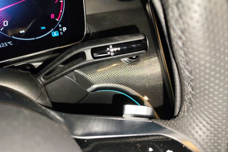 奔驰C级 2023款 改款二 C 260 L 皓夜运动版中控内饰18