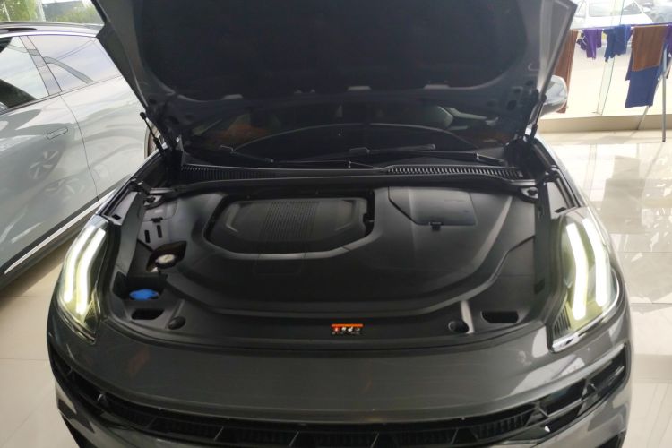 领克06 EM-P 2020款 PHEV Plus机舱底盘24