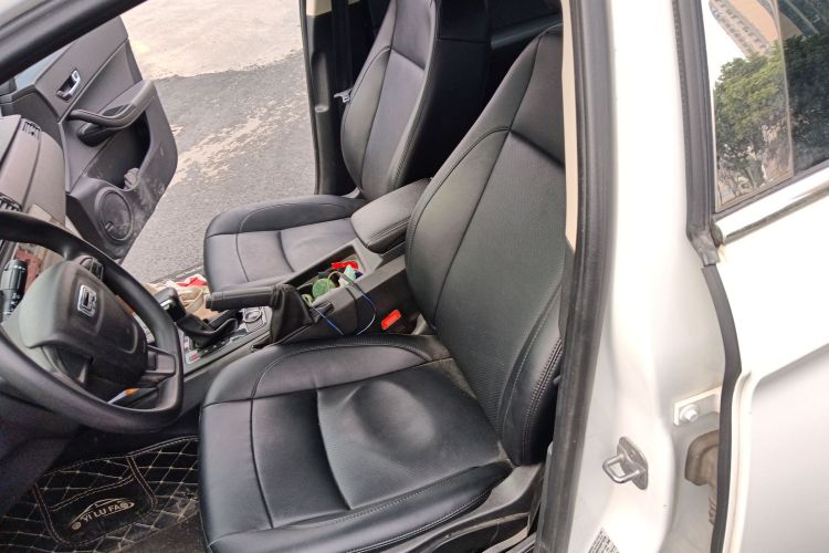 观致3 2018款 三厢 1.6L 自动领先型中控内饰19