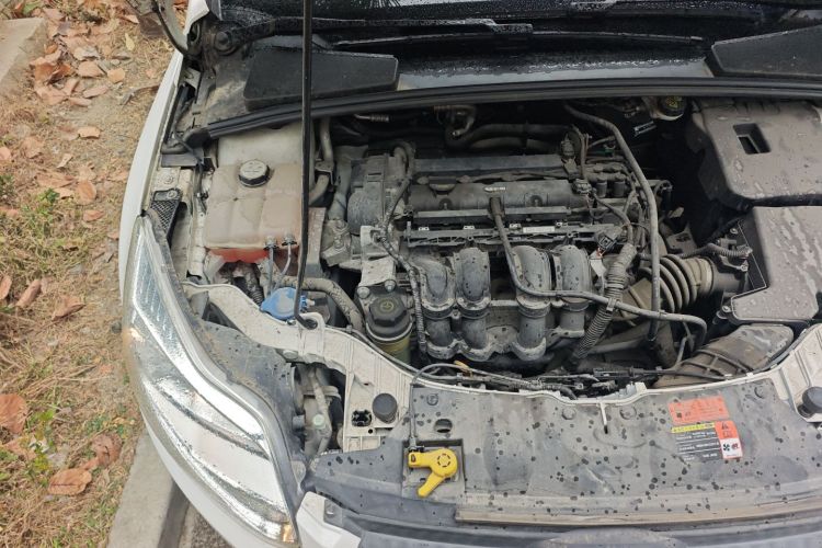 福特 福克斯 2012款 三厢 1.6L 自动风尚型局部细节9006