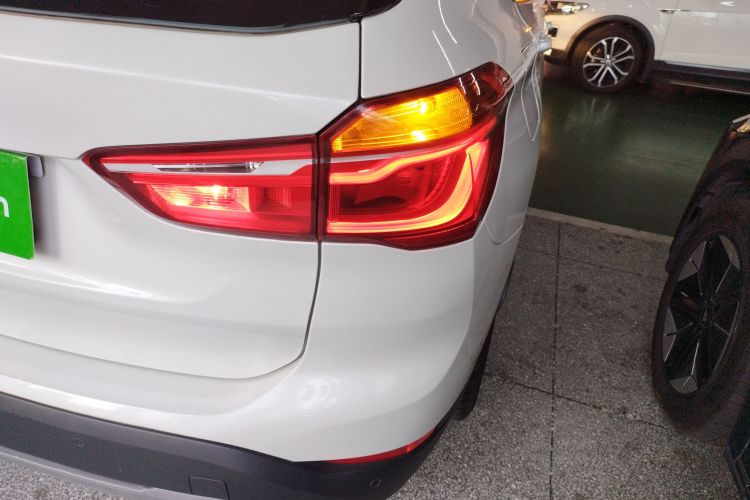 宝马X1 2016款 sDrive18Li 时尚型车身外观9