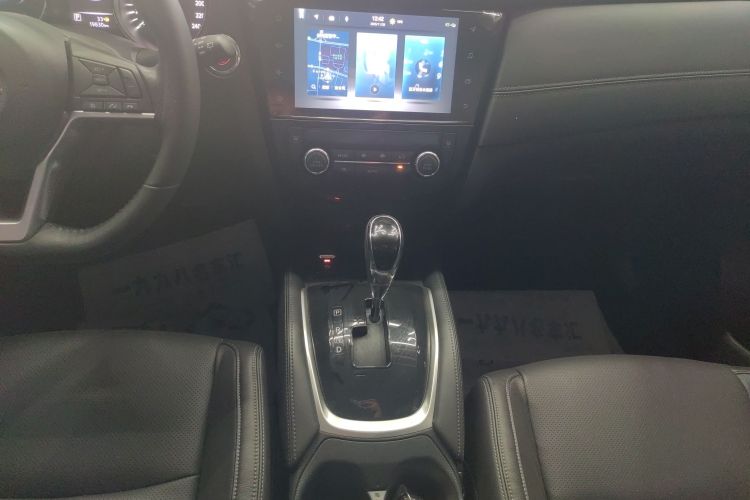 日产 奇骏 2021款 2.0L CVT 2WD XL ITS舒适纪念版中控内饰16