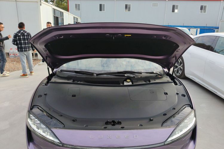 鸿蒙智行 智界S7 2024款 Pro 后驱长航版机舱底盘24