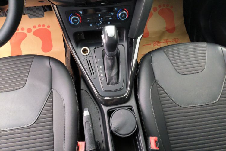 福特 福克斯 2015款 两厢 1.6L 自动风尚型局部细节18