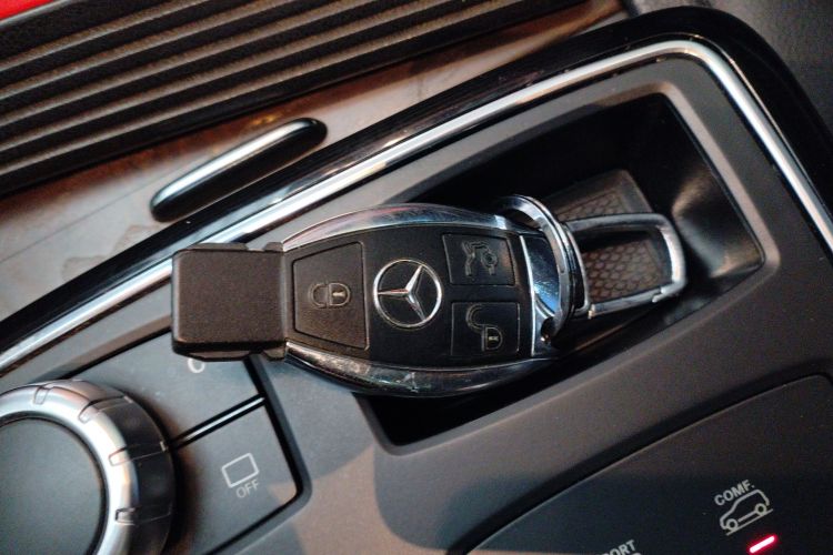 奔驰GLE 2018款 GLE 320 4MATIC 动感型臻藏版中控内饰11