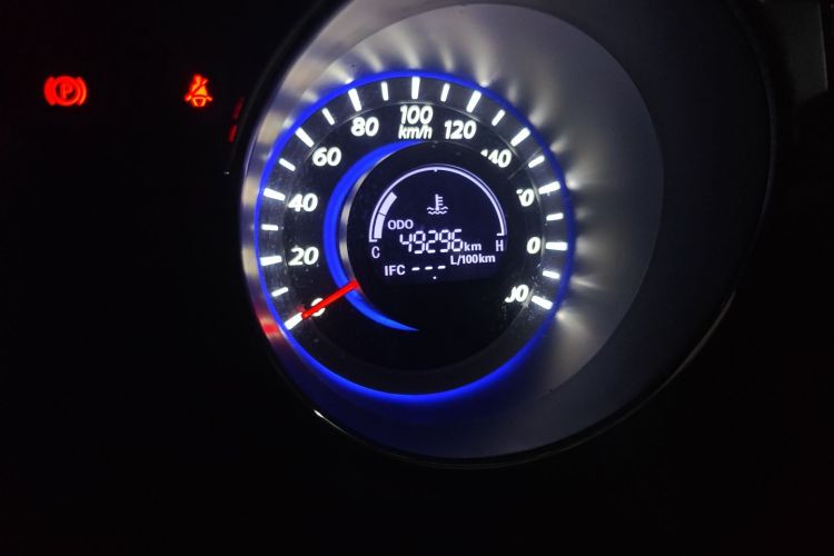 长城C30 2013款 1.5L CVT豪华型中控内饰15