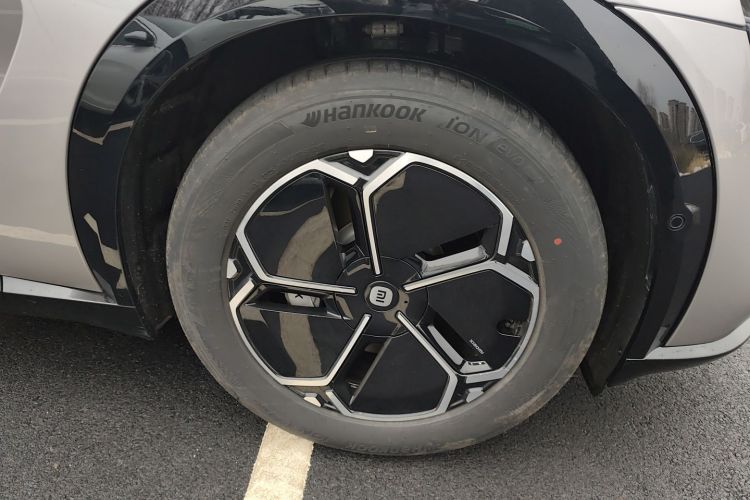 小米汽车 小米YU7 2025款 超长续航四驱Pro版车身外观10