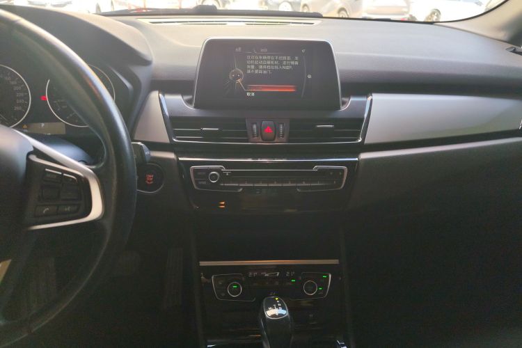 宝马2系旅行车 2016款 218i 领先型中控内饰16