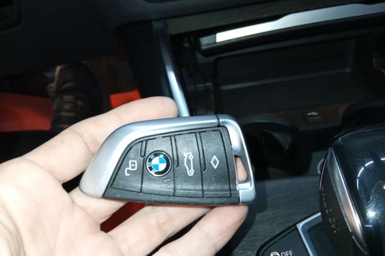 宝马3系 2020款 改款 325i M运动套装中控内饰7001