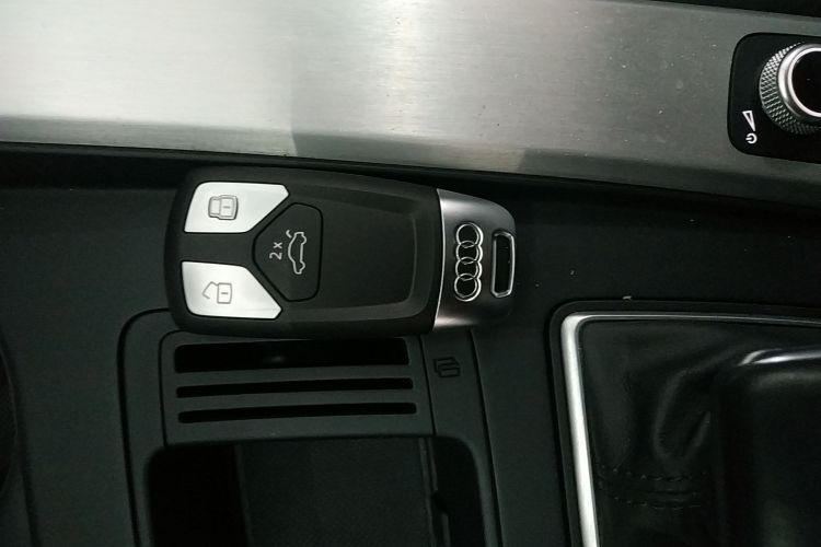 奥迪A4L 2022款 40 TFSI 时尚动感型中控内饰7001