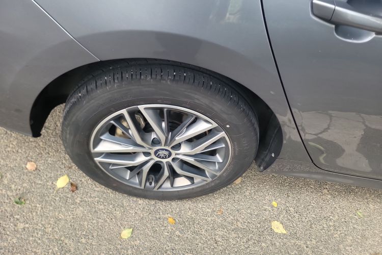 比亚迪 秦PLUS 2024款 荣耀版 EV 420KM领先型车身外观6008