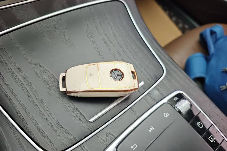 奔驰E级 2020款 E 300 L 运动豪华型中控内饰7001