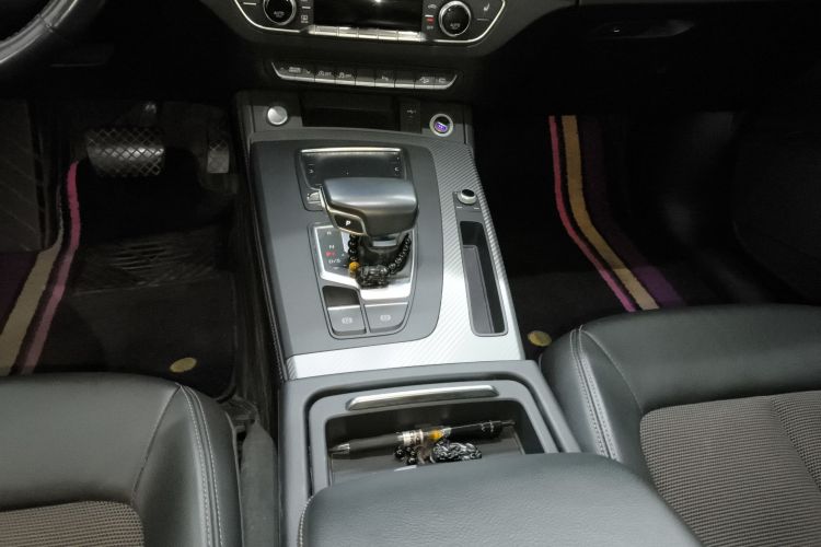 奥迪Q5L 2018款 40 TFSI 荣享时尚型 国V中控内饰18