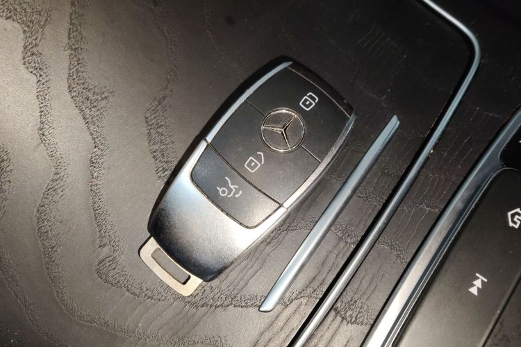 奔驰C级 2019款 改款 C 260 L 运动版中控内饰11