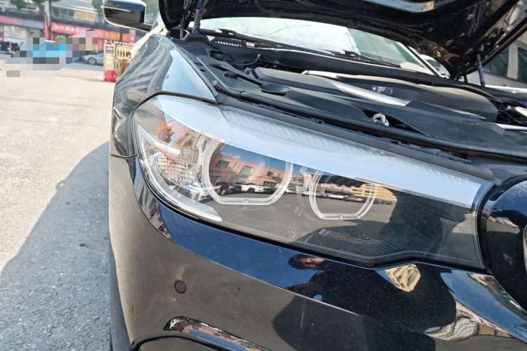 宝马5系 2019款 改款 530Li 领先型 M运动套装车身外观8